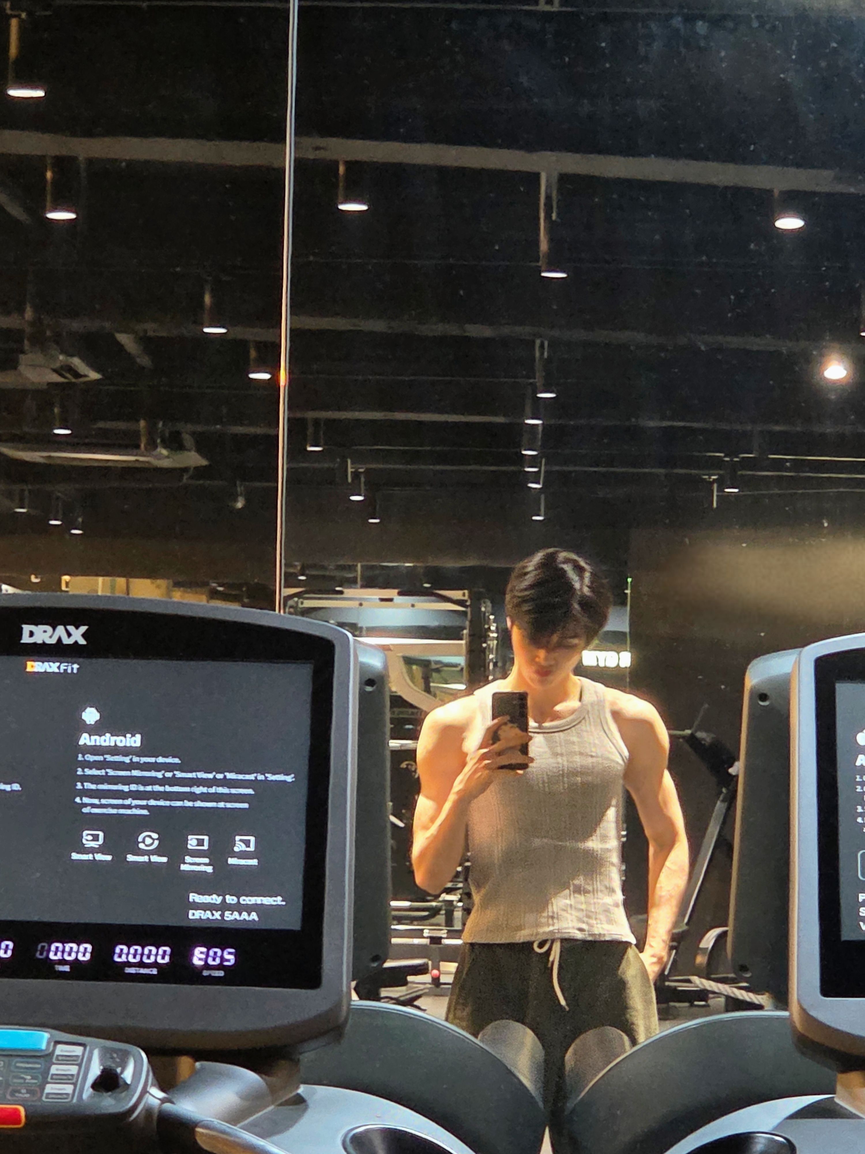[잡담] 와씨 오늘 성찬이 운동한다더니 미친 사진 보내줌 - 인스티즈(instiz) 연예 카테고리