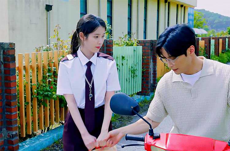 [잡담] 아이유 화장끼 없는 분위기가 너무 좋아서 미치겠어 | 인스티즈