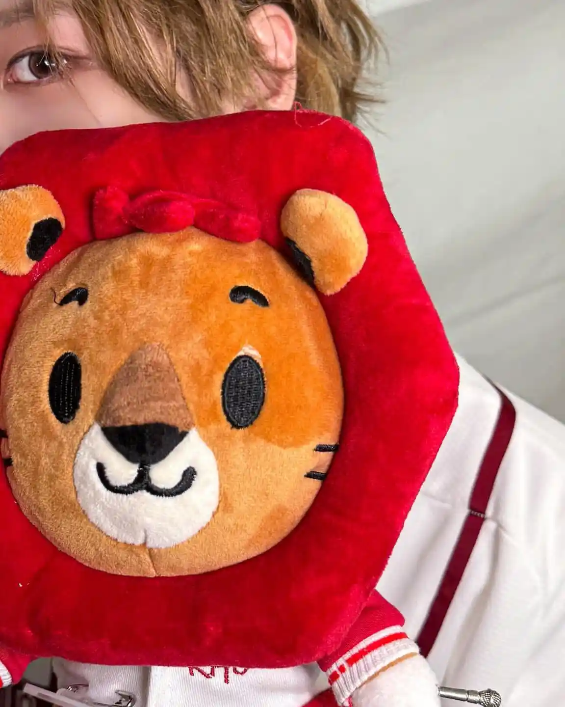 경희대 상징색이 빨강 계열이래요 김이한 김동현 햔왼 셀카 (2) webp 공유 | 인스티즈