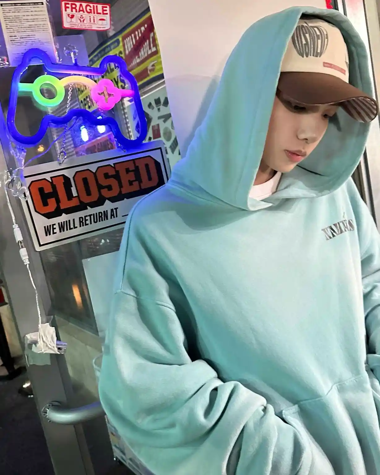 명재현 명왼 명른 파란 프리뷰 고화질 (107) webp + 남찍사 (15) webp 공유 | 인스티즈