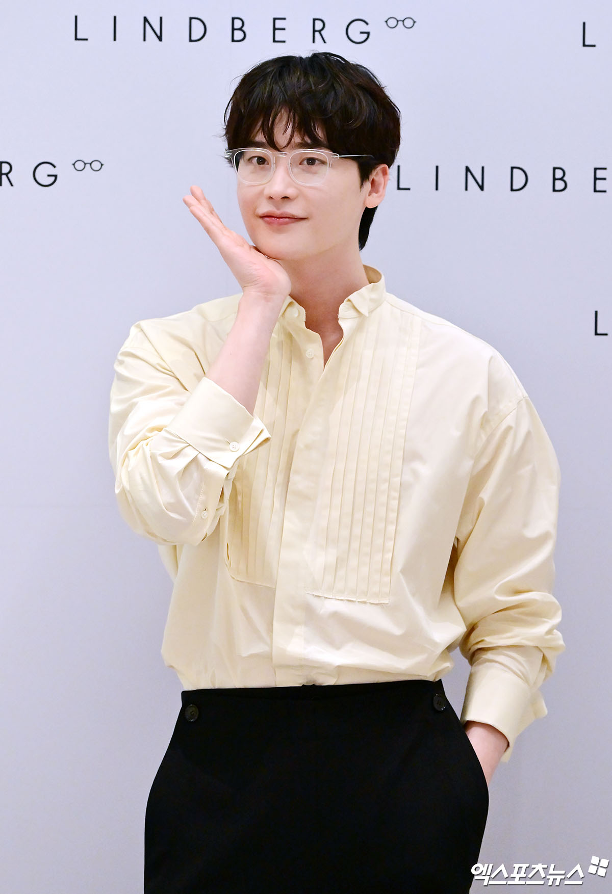 [잡담] 오늘 이종석 얼굴 미쳤다(p) 피부가 ㄹㅇ 부러움 | 인스티즈