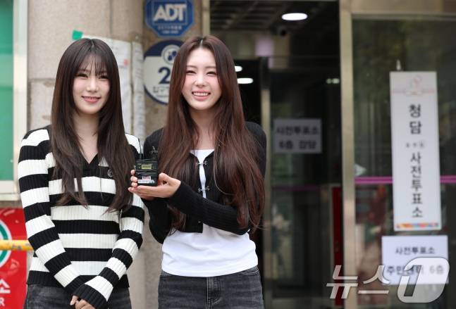 걸그룹 이프아이(ifeye) 태린&원화연 사전투표 기사사진.jpg | 인스티즈