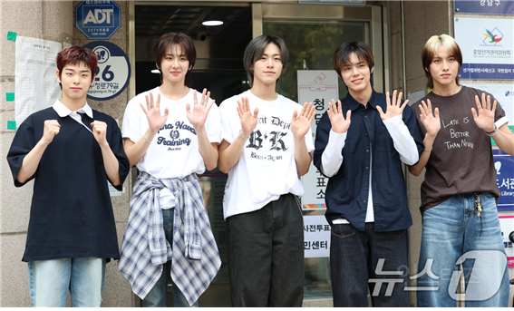  오늘자 사전 투표한 82메이저
