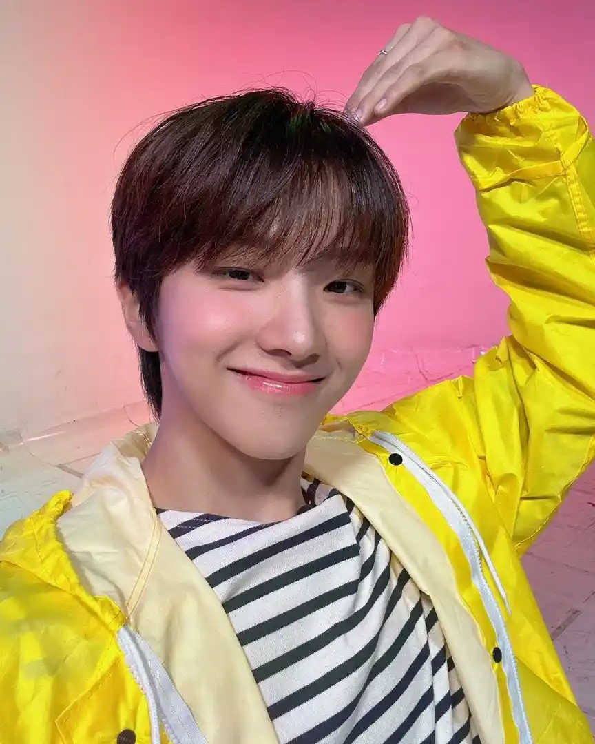 김운학 운왼 운른 남찍사 셀카 (9) webp 공유 요즘 운학이가 깔이 좋네요 스무살이라 그런가 봅니다 | 인스티즈