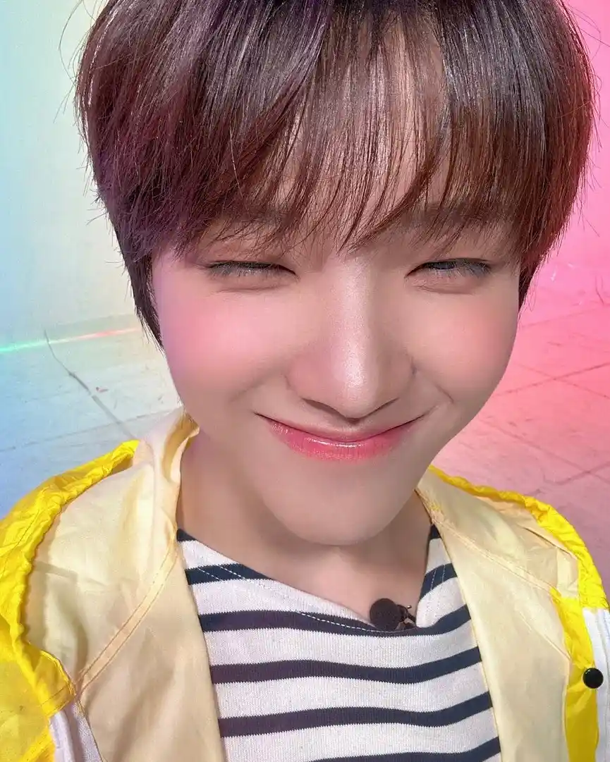 김운학 운왼 운른 남찍사 셀카 (9) webp 공유 요즘 운학이가 깔이 좋네요 스무살이라 그런가 봅니다 | 인스티즈