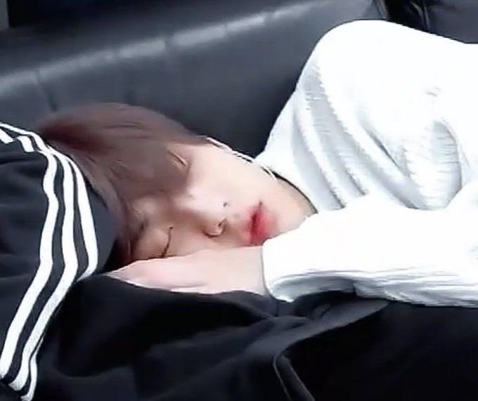 [잡담] 툽 수빈 요런 얼굴이나 모먼트 좋아하는 사람 있음? | 인스티즈