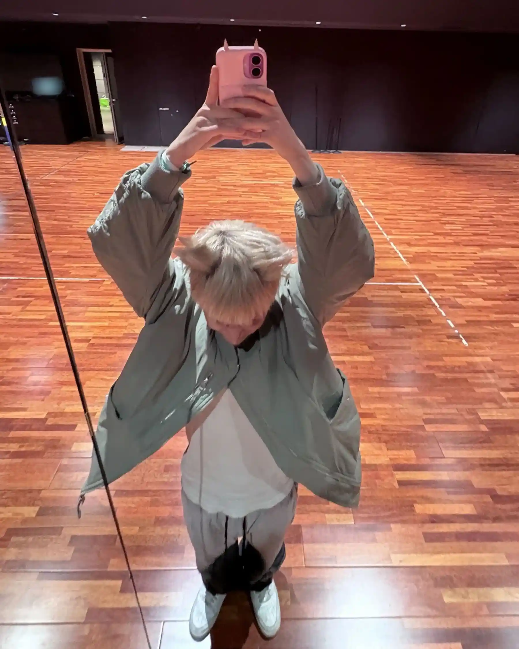 이상혁 오늘 셀카 폼 좋다 이상혁 이리우 링왼 링른 고양이 귀 셀카 (4) webp 공유 | 인스티즈