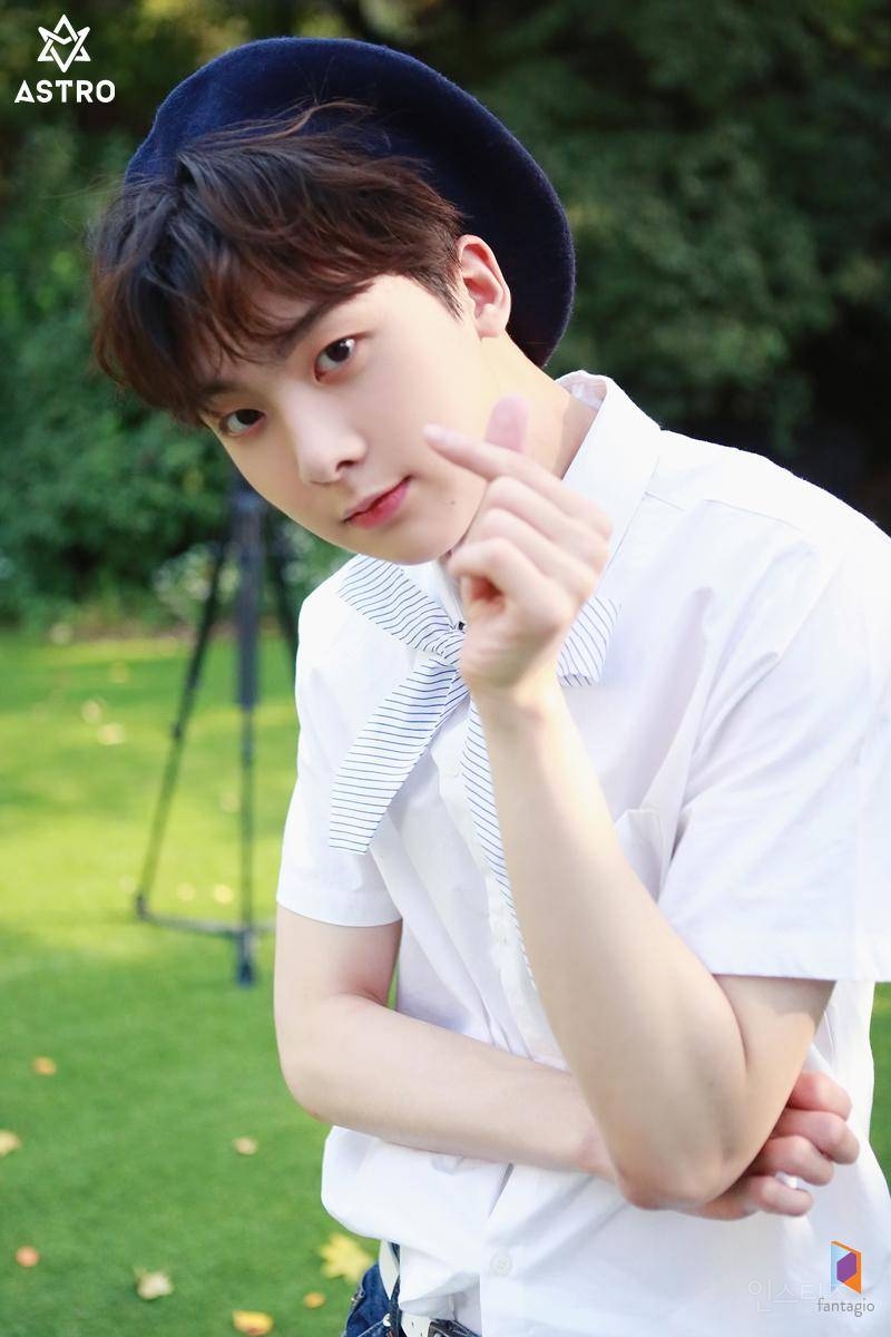  소년미로 유명했던 남돌 막내 근황.jpg3