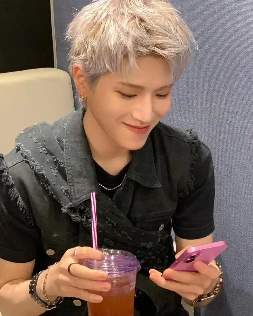 나는 운이 좋았지 내 삶에서 나보다도 사랑한 이상혁 이리우 링왼 링른 새로운 남찍사 + 프리뷰 + 고화질 (1💙9) webp 공유가 있었으니 | 인스티즈