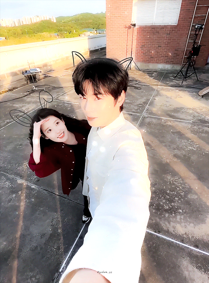 만날 때 마다 𝙅𝙊𝙉𝙉𝘼 반응 터지는 차은우x아이유 조합. gif | 인스티즈