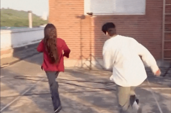 만날 때 마다 𝙅𝙊𝙉𝙉𝘼 반응 터지는 차은우x아이유 조합. gif | 인스티즈