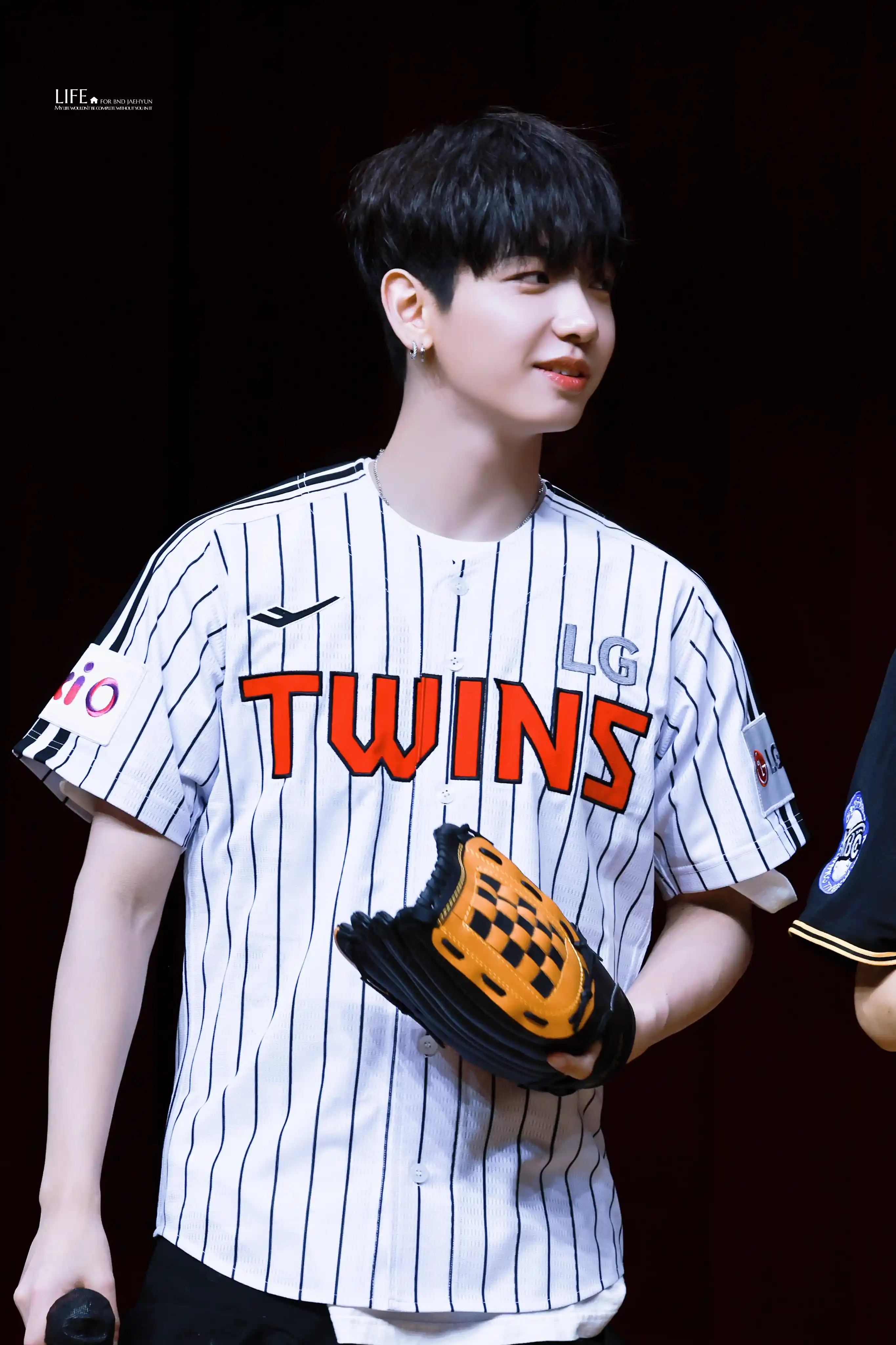 명재현 명왼 명른 고화질 (8) webp 공유 | 인스티즈