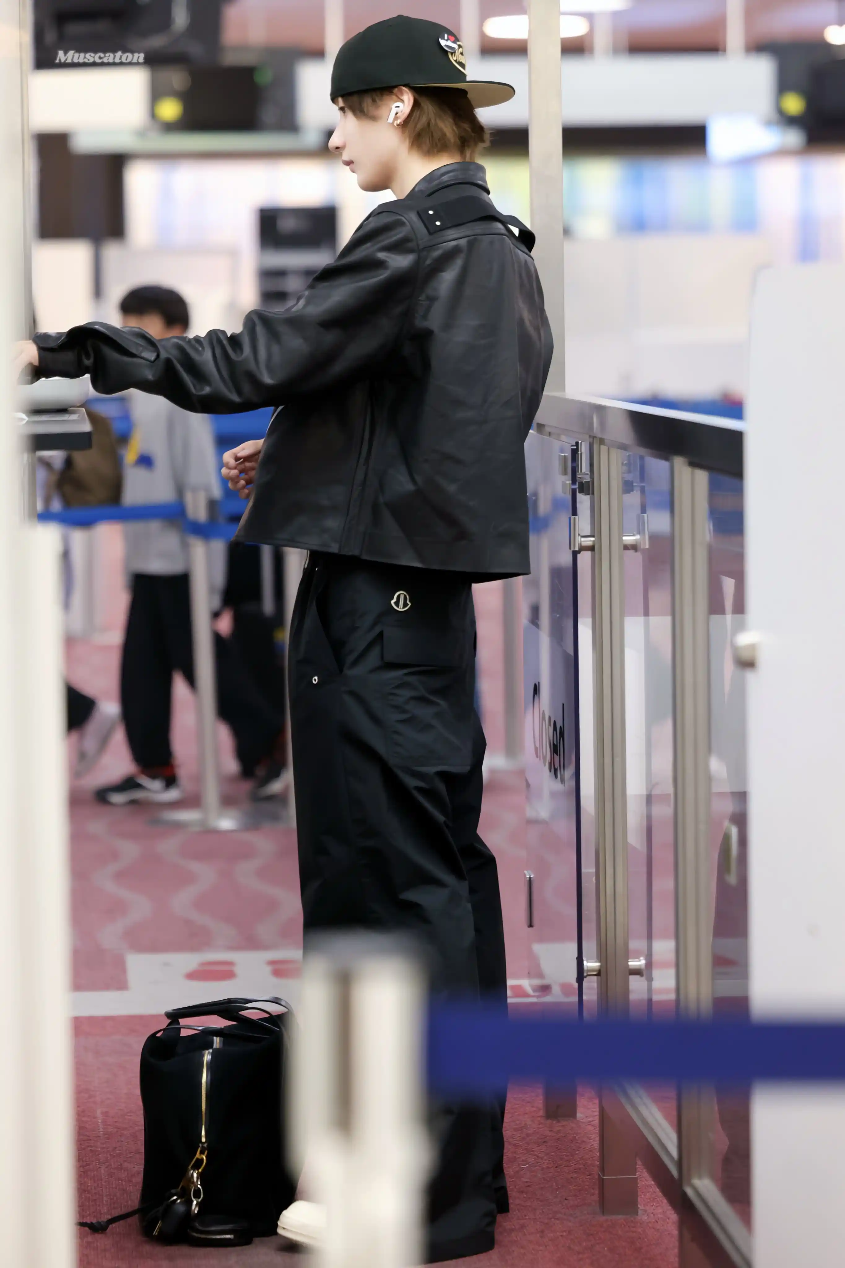 이찬영 톤왼 톤른 프리뷰 공항 남찍사 고화질 (28) webp 공유 | 인스티즈