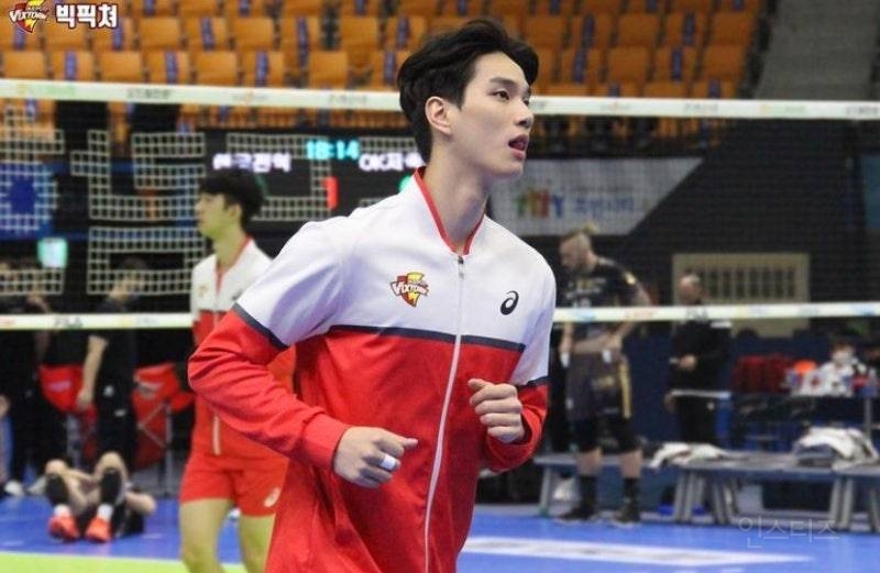 요즘 잘생김이 기본값인 것 같은 배구선수 .jpgif | 인스티즈