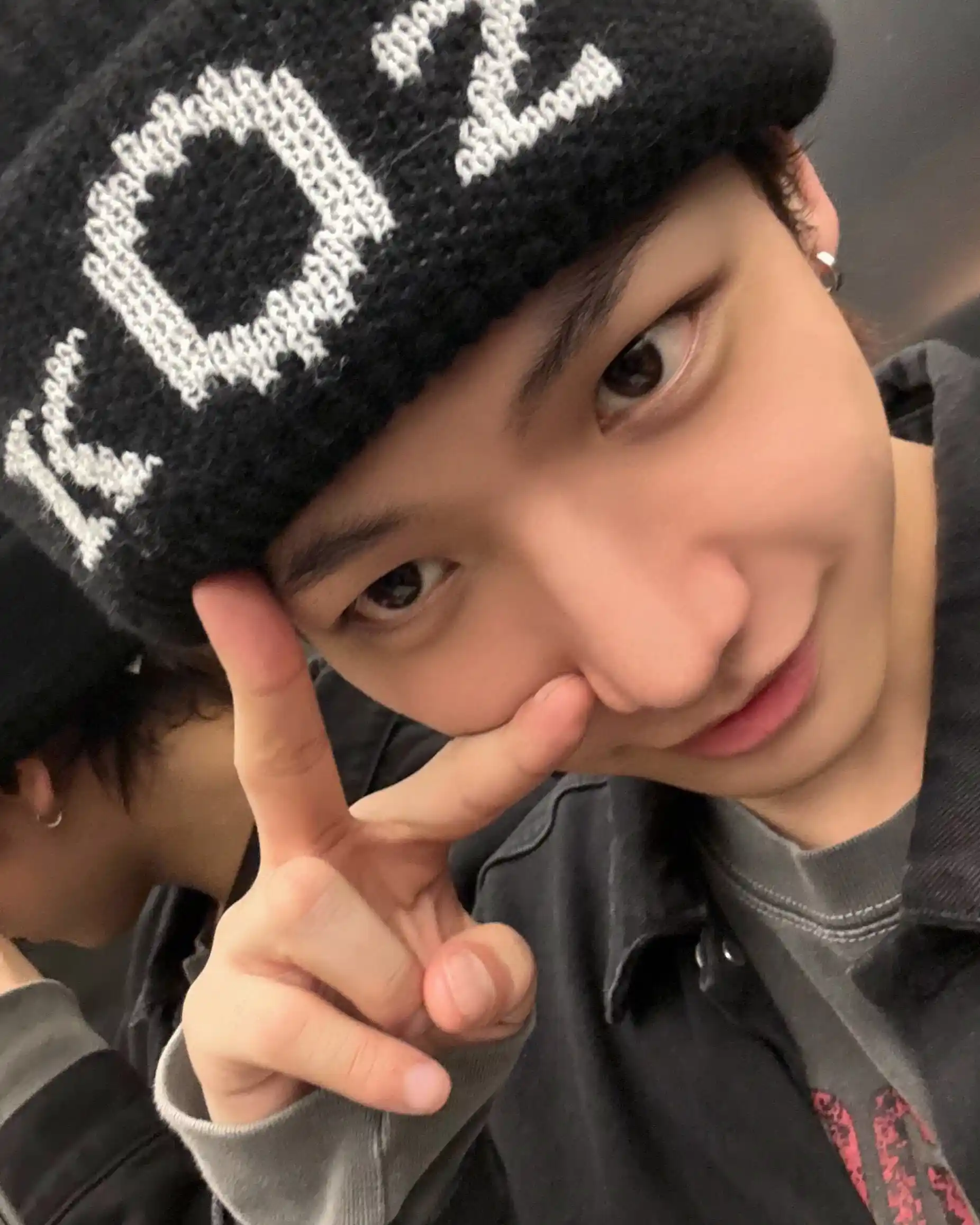 코즈의 아들 명재현 명왼 명른 고화질 남찍사 셀카 (6) webp 공유 | 인스티즈