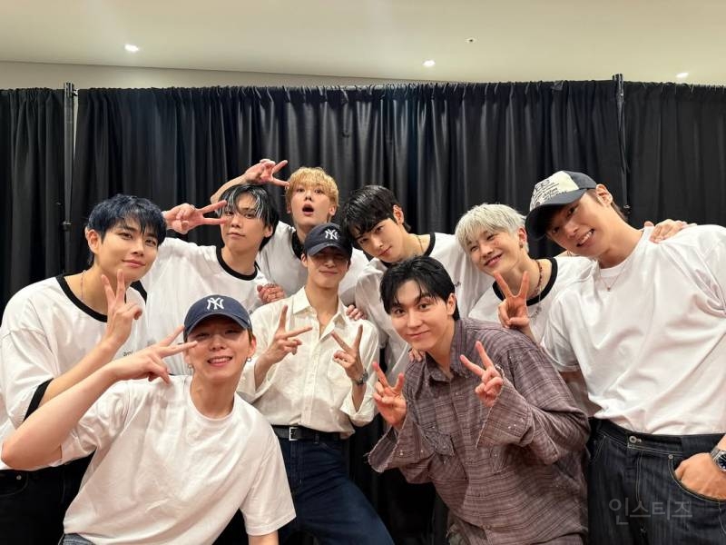 아스트로 콘서트에서 재결합한 버건디군단 .jpg | 인스티즈