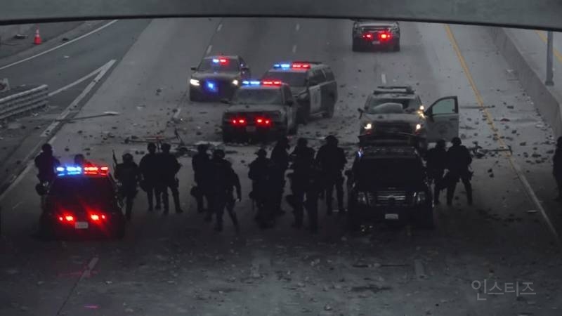 트럼프, "LA의 폭도들 소탕하기 위해 총력 다하라" | 인스티즈