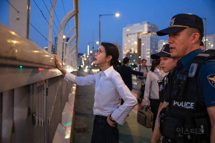 대통령실 '퇴사 브이로그' 女직원, 알고 보니... | 인스티즈