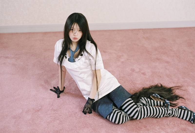  ILLIT(아일릿) &apos;bomb&apos; Concept Photo (PINK BOMB Ver..1