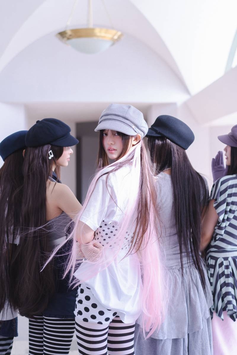 ILLIT(아일릿) 'bomb' Concept Photo (PINK BOMB Ver.) | 인스티즈
