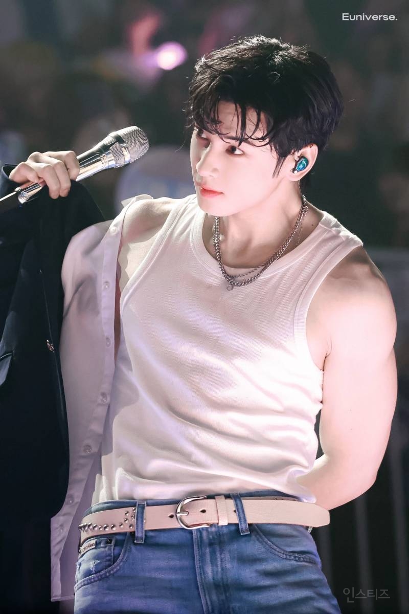  군입대 전 레전드 찍은 아이돌 차은우.jpg1