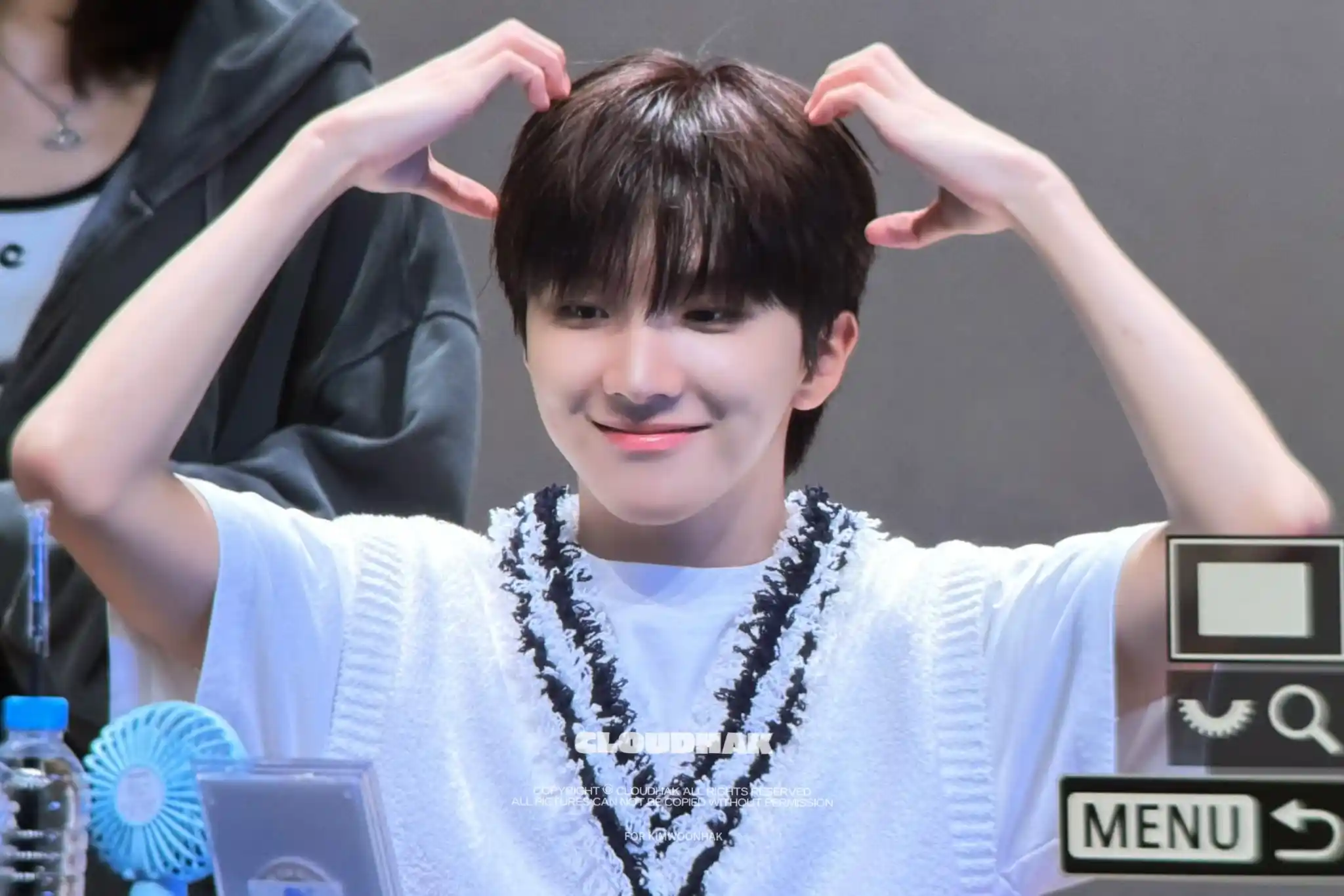 이런 연하가 제 반려라면 반려하지 않겠습니다 김운학 운왼 운른 프리뷰 공항 남찍사 고화질 (34) webp 공유 | 인스티즈