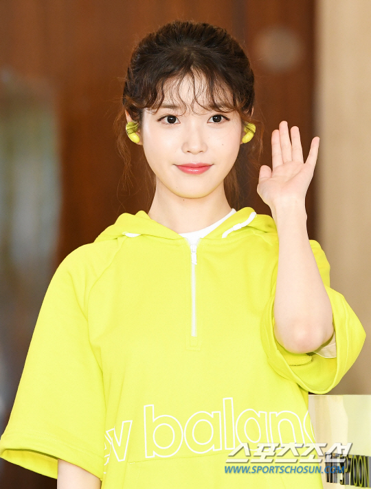 [잡담] 아이유 이때 역대급으로 트위티같이 생겻네 | 인스티즈