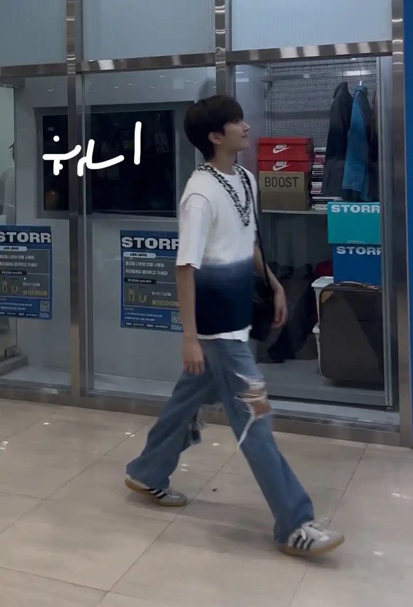 이런 연하가 제 반려라면 반려하지 않겠습니다 김운학 운왼 운른 프리뷰 공항 남찍사 고화질 (34) webp 공유 | 인스티즈