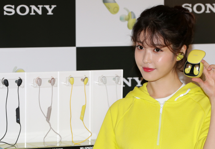 [잡담] 아이유 이때 역대급으로 트위티같이 생겻네 | 인스티즈