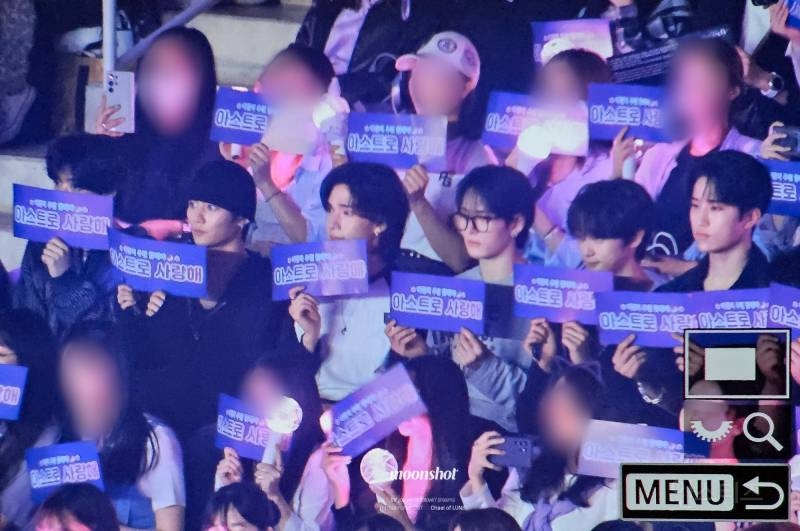 아스트로 선배 콘서트에서 눈물흘리는 후배. X | 인스티즈