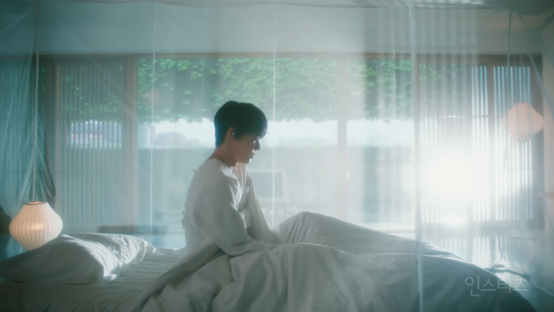 생각과 다른 느낌이라는 도영 신곡 '안녕, 우주' 뮤비 해석 | 인스티즈