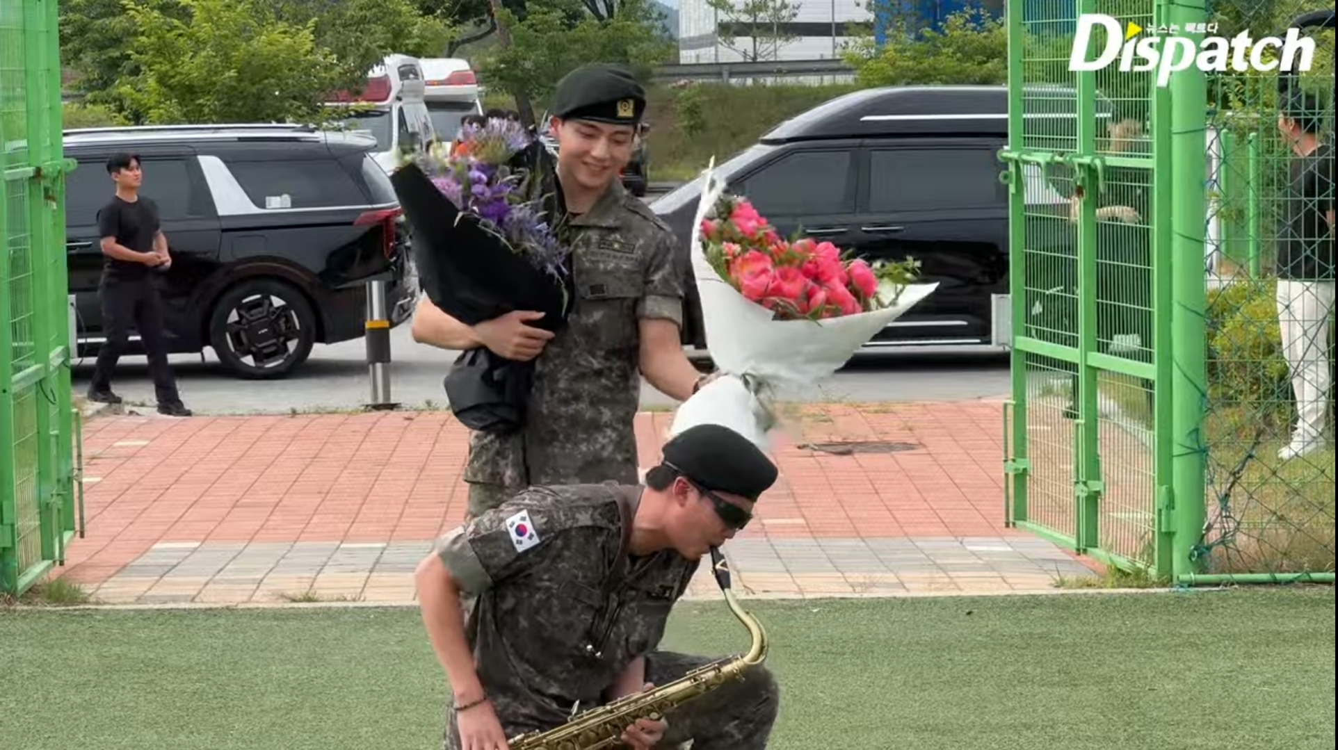 [정보/소식] 방탄 뷔, 알엠 전역 현장(알엠 셀프 축하공연 중) | 인스티즈