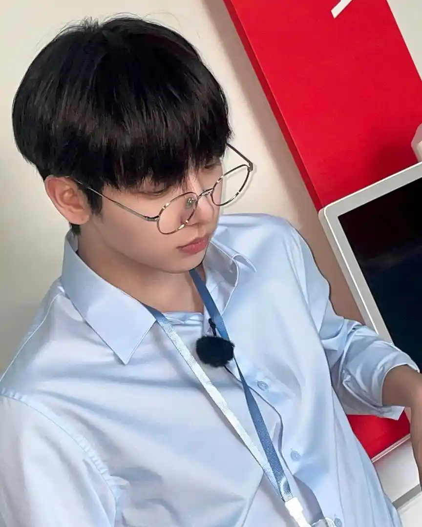 명재현 명왼 명른 남찍사 (3) webp 공유 | 인스티즈