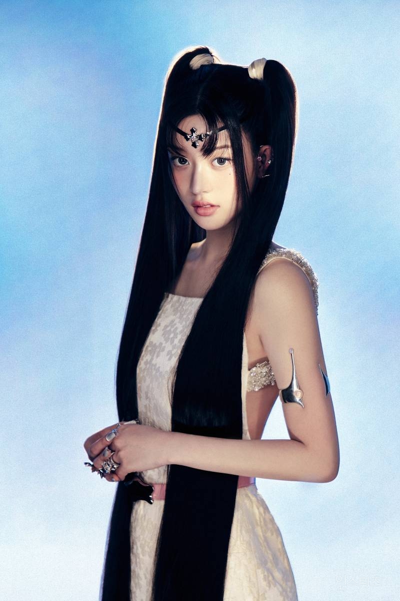 ILLIT(아일릿) 'bomb' Concept Photo (MAGIC BOMB Ver.) | 인스티즈