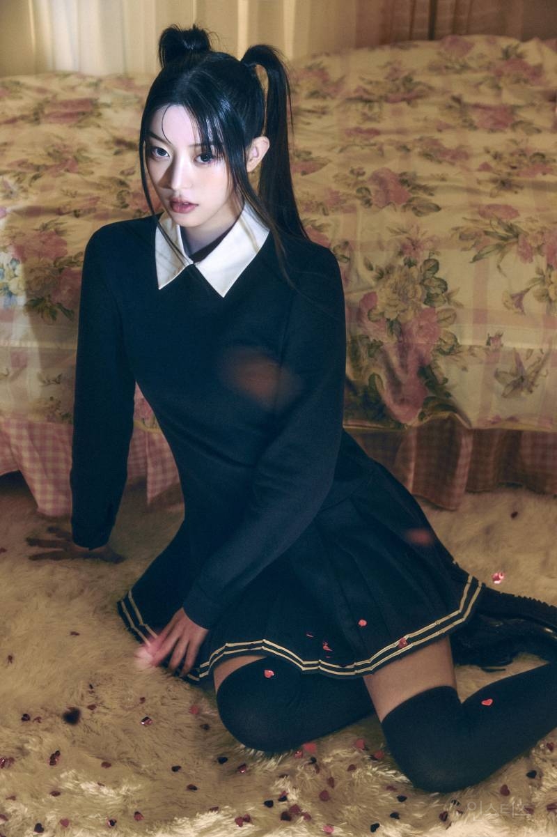  ILLIT(아일릿) &apos;bomb&apos; Concept Photo (MAGIC BOMB Ve..