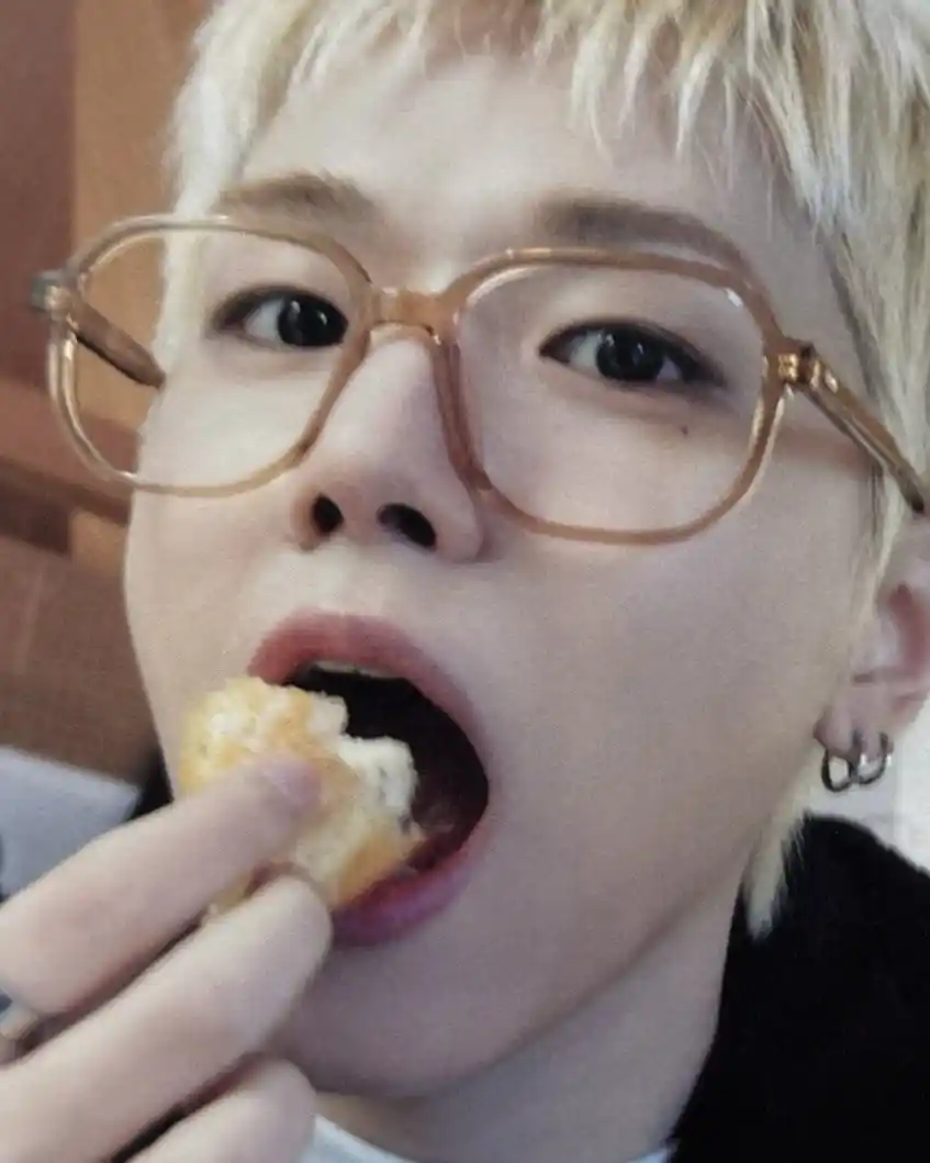 배고파요 이리우 이상혁 링왼 링른 남찍사 셀카 webp 공유 | 인스티즈