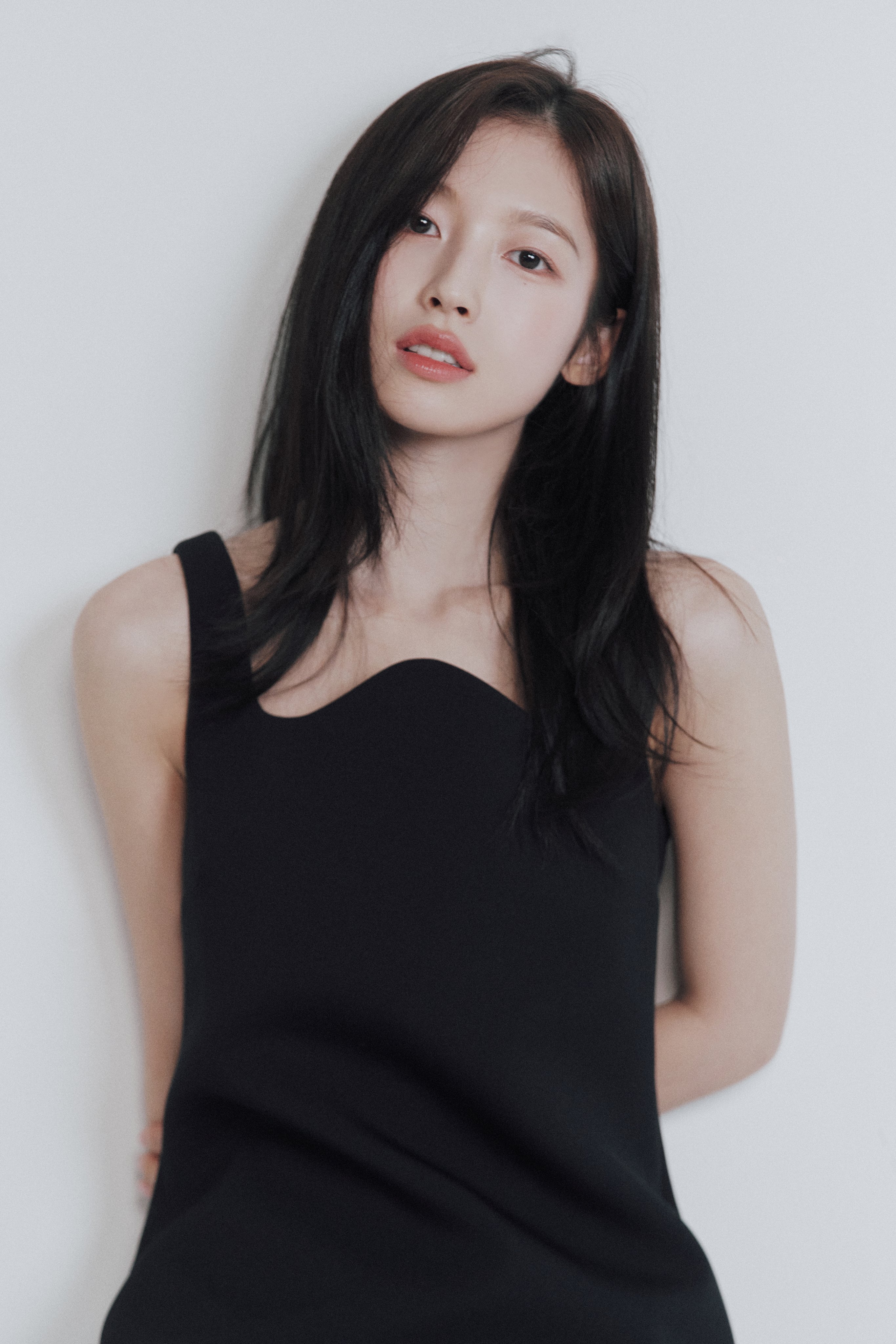 [잡담] 오마이걸 아린 배우 프로필 사진 떴는데 예쁘다 | 인스티즈