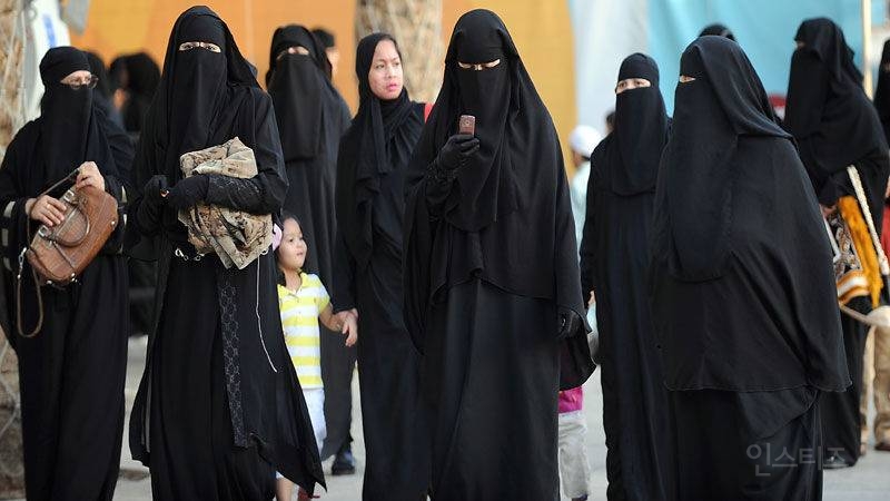  인터넷에 컨텐츠 공유하려면 허락 받아야하는 나라