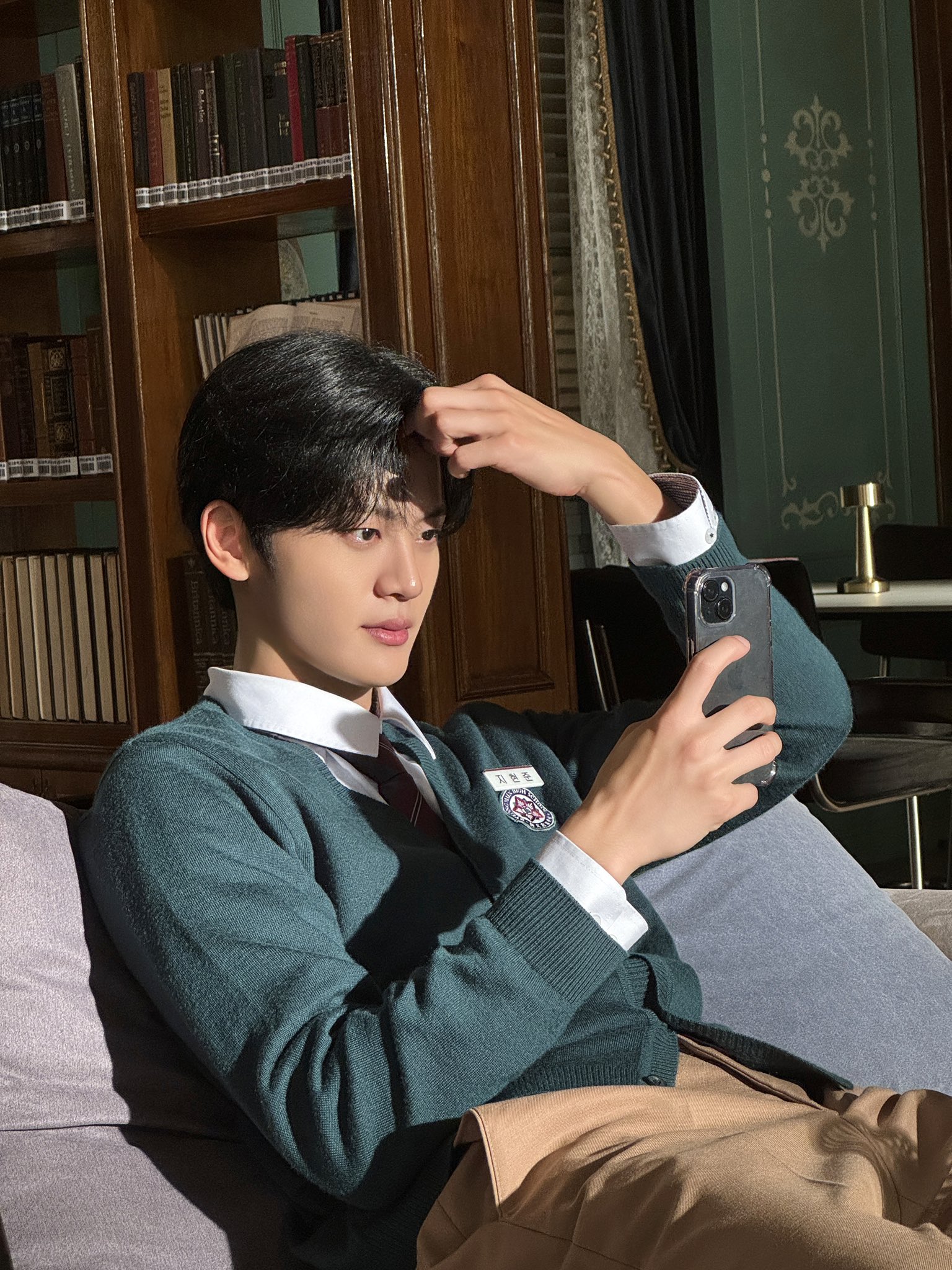 키 큰 문짝남이 취향인 내 눈에 새로 들어온 신인 남배우 | 인스티즈