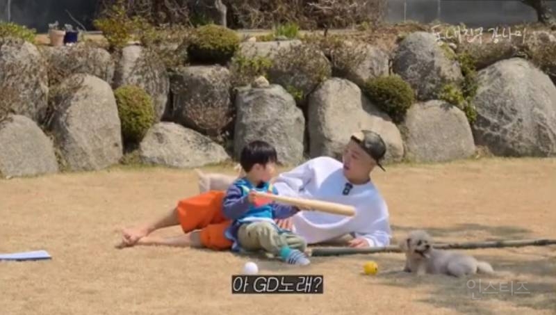 요즘 초딩들한테 인기 𝙅𝙊𝙉𝙉𝘼많은 의외의 아이돌.jpg | 인스티즈
