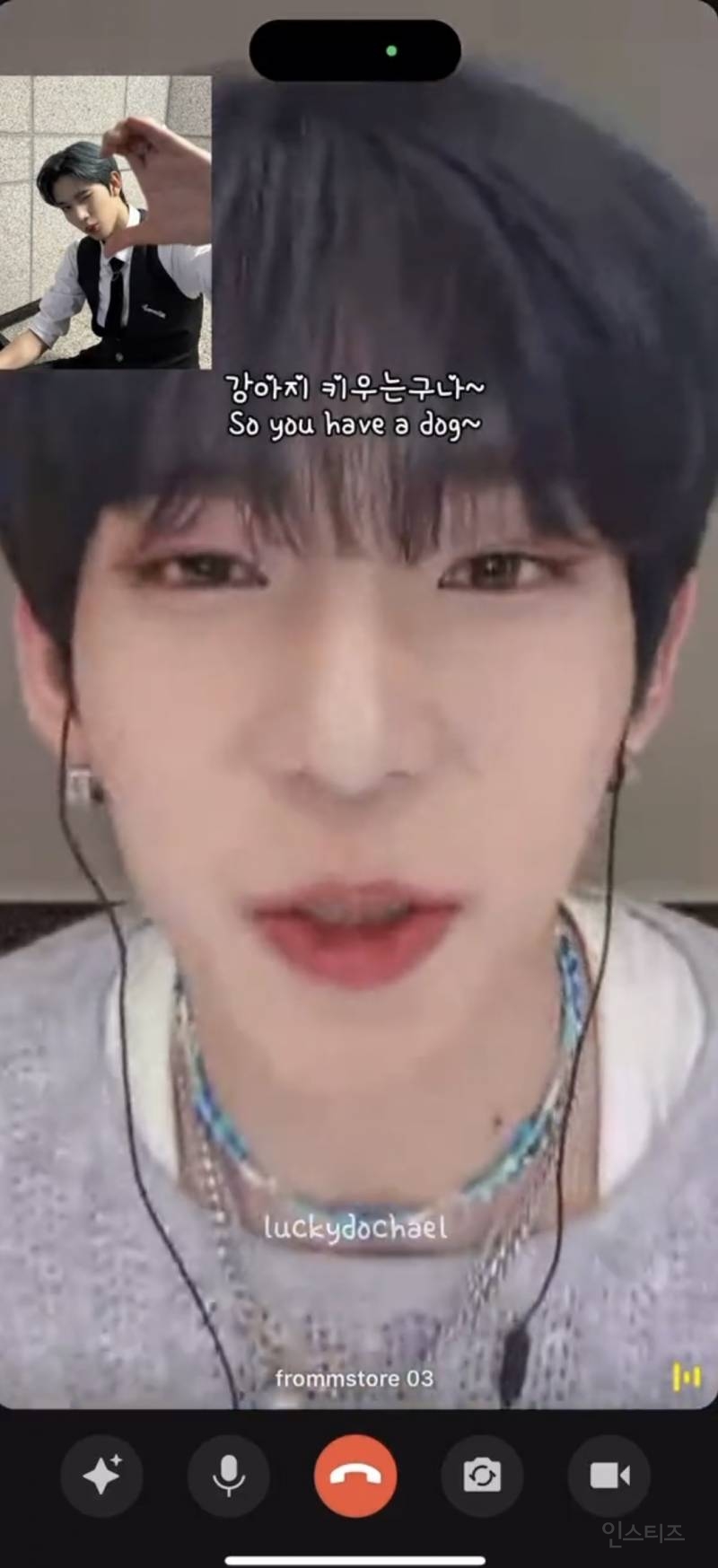 집에서 최애의 노래를 들을 수 없는 이유.gif | 인스티즈