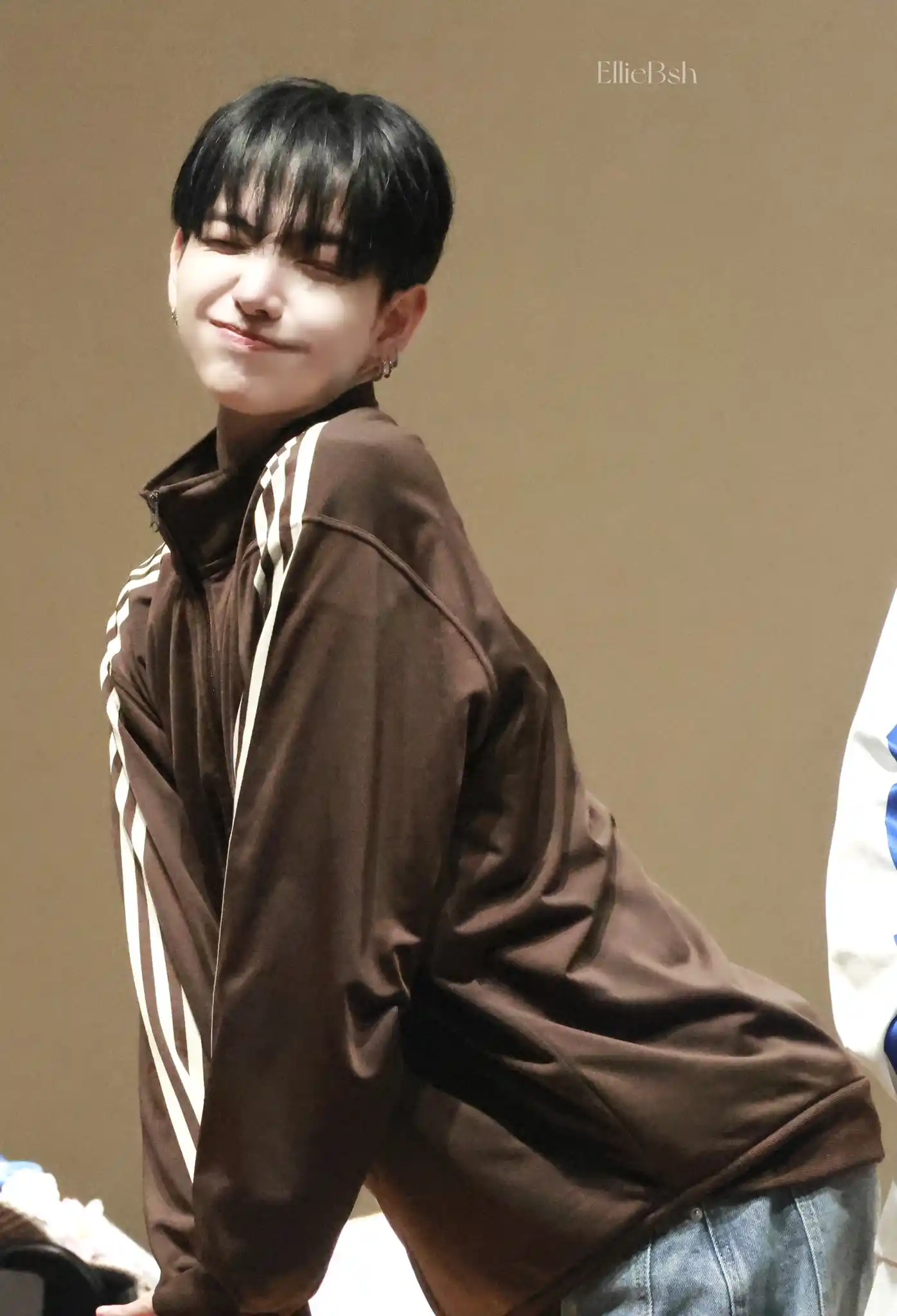 영원히 이런 명재현 깔에 눈이 돌아가요 명재현 명왼 명른 고화질 (4) webp 공유 | 인스티즈