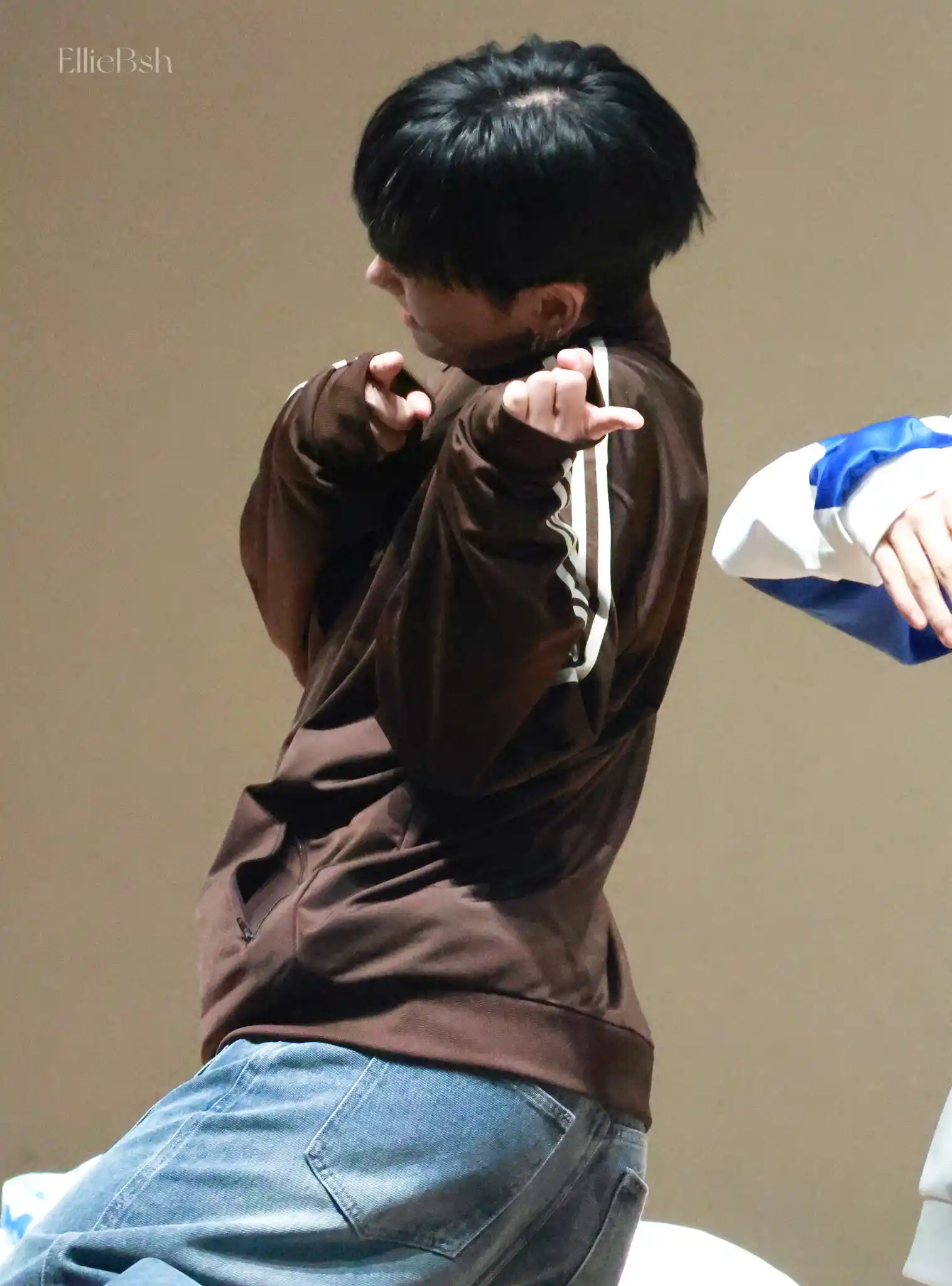 영원히 이런 명재현 깔에 눈이 돌아가요 명재현 명왼 명른 고화질 (4) webp 공유 | 인스티즈