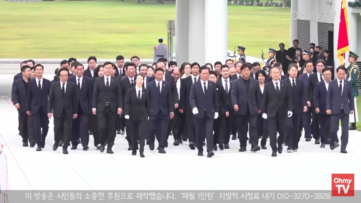 [정보/소식] 오늘자 김병기 원내대표 / 정청래 의원 현충원 참배 | 인스티즈