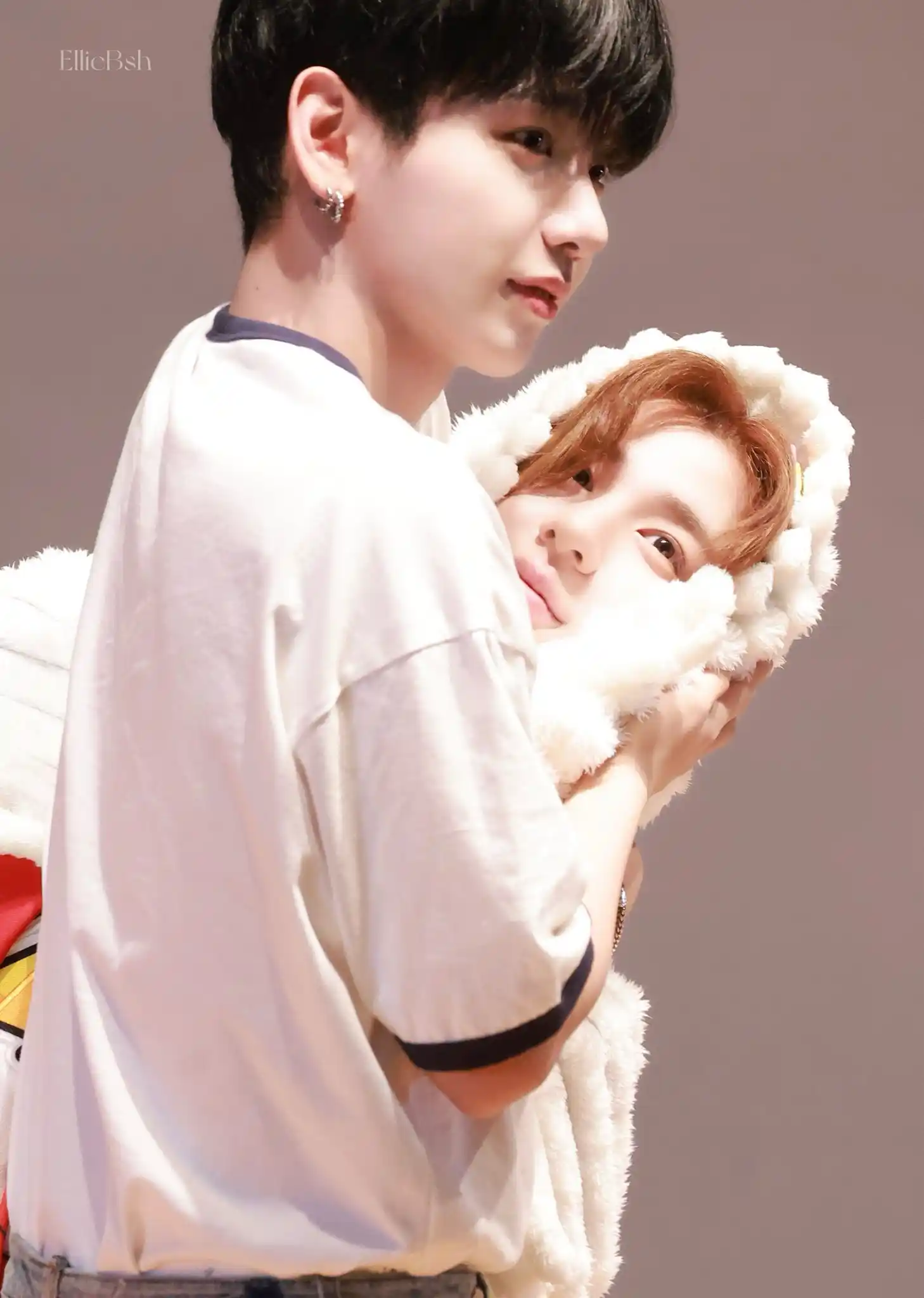 명재현 왔다 명재현 명왼 명른 뉴 셀카 (1) 고화질 (1) 물멍즈 투샷 (2) webp 공유 | 인스티즈