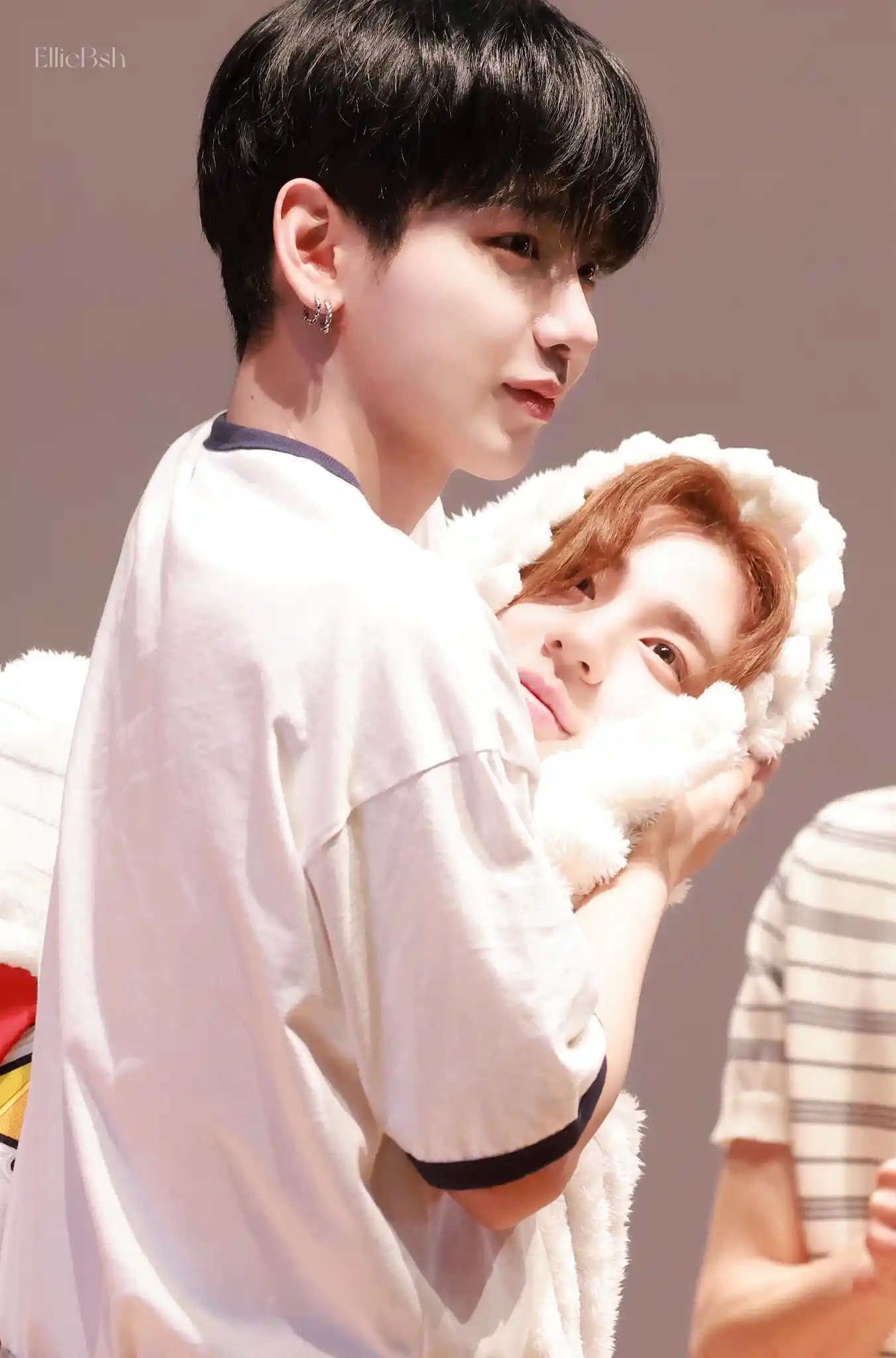 명재현 왔다 명재현 명왼 명른 뉴 셀카 (1) 고화질 (1) 물멍즈 투샷 (2) webp 공유 | 인스티즈