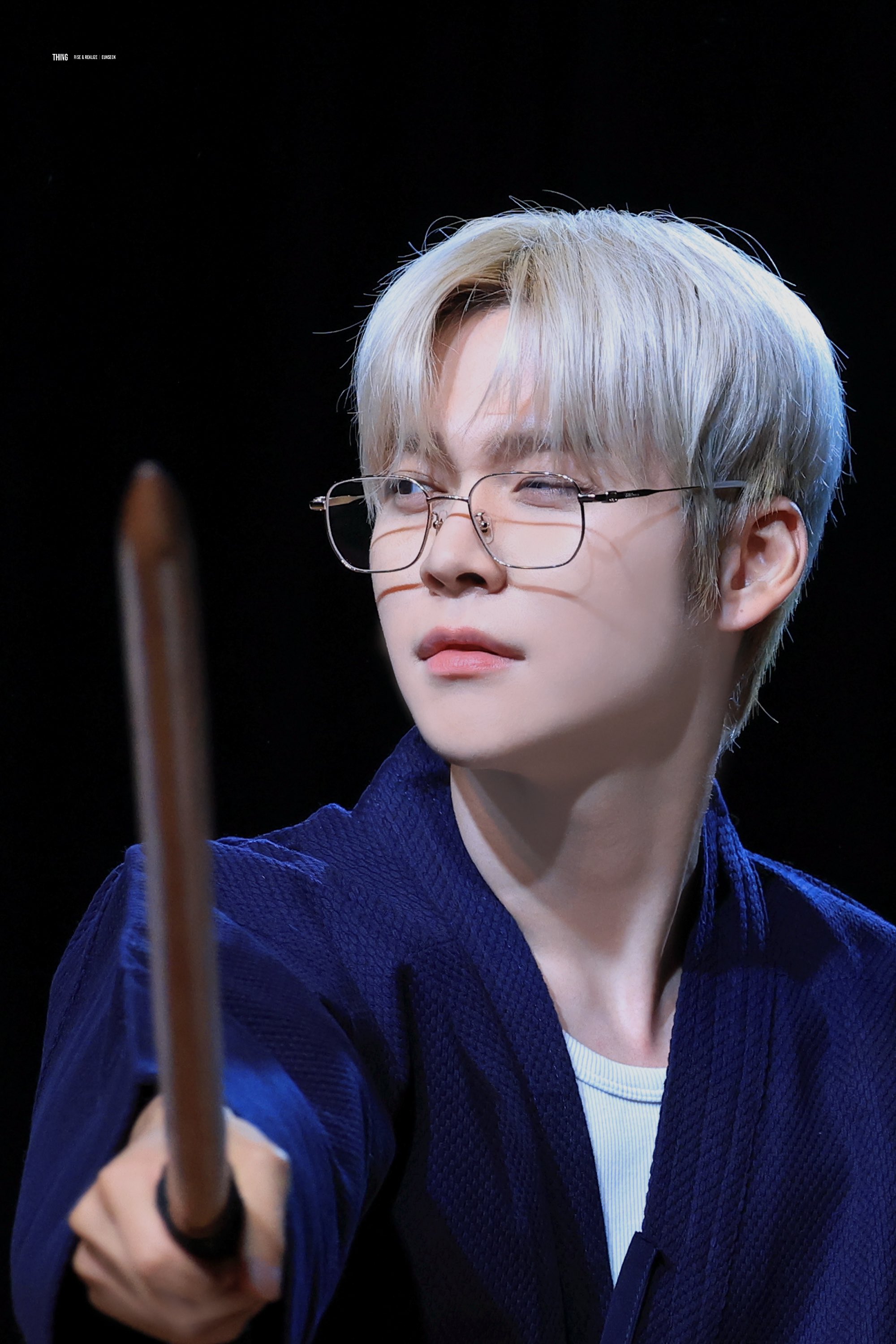 [잡담] 라이즈 은석 네모난 안경 진짜 잘어울림.. | 인스티즈