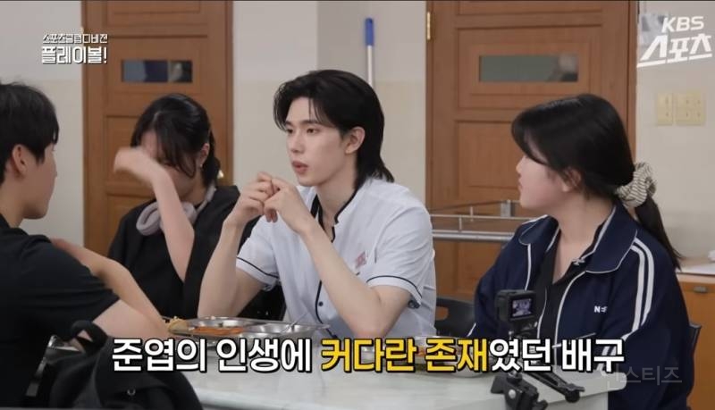  인생의 전부였던 배구 하다 데뷔한 아이돌.jpg
