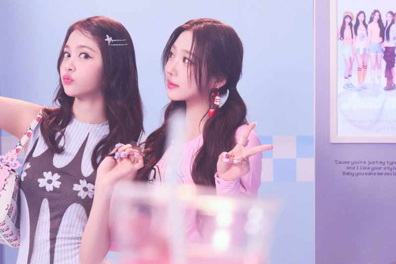 그 시절 스티커 사진 컨셉으로 컨포 가져온 하츠투하츠.jpg | 인스티즈