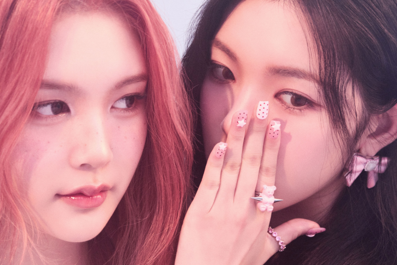 그 시절 스티커 사진 컨셉으로 컨포 가져온 하츠투하츠.jpg | 인스티즈
